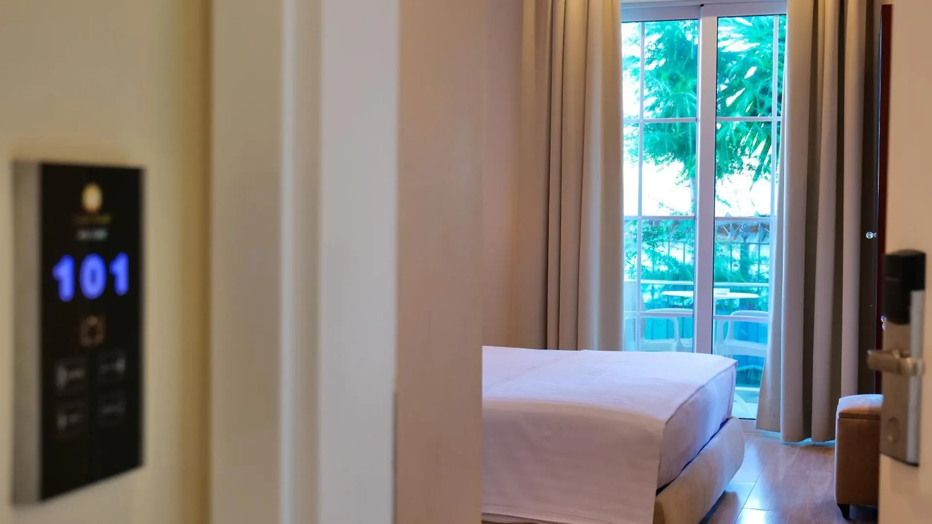 Hotel Luxury Ksamil 4*,  Albania