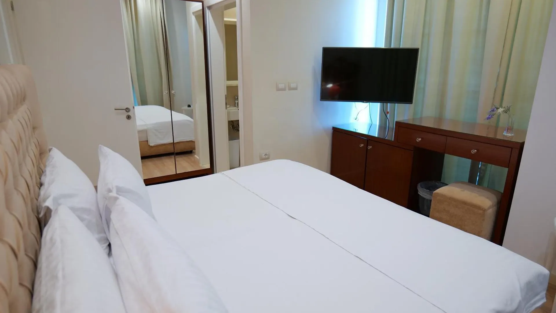 Hotel Luxury Ksamil 4*,  Albania