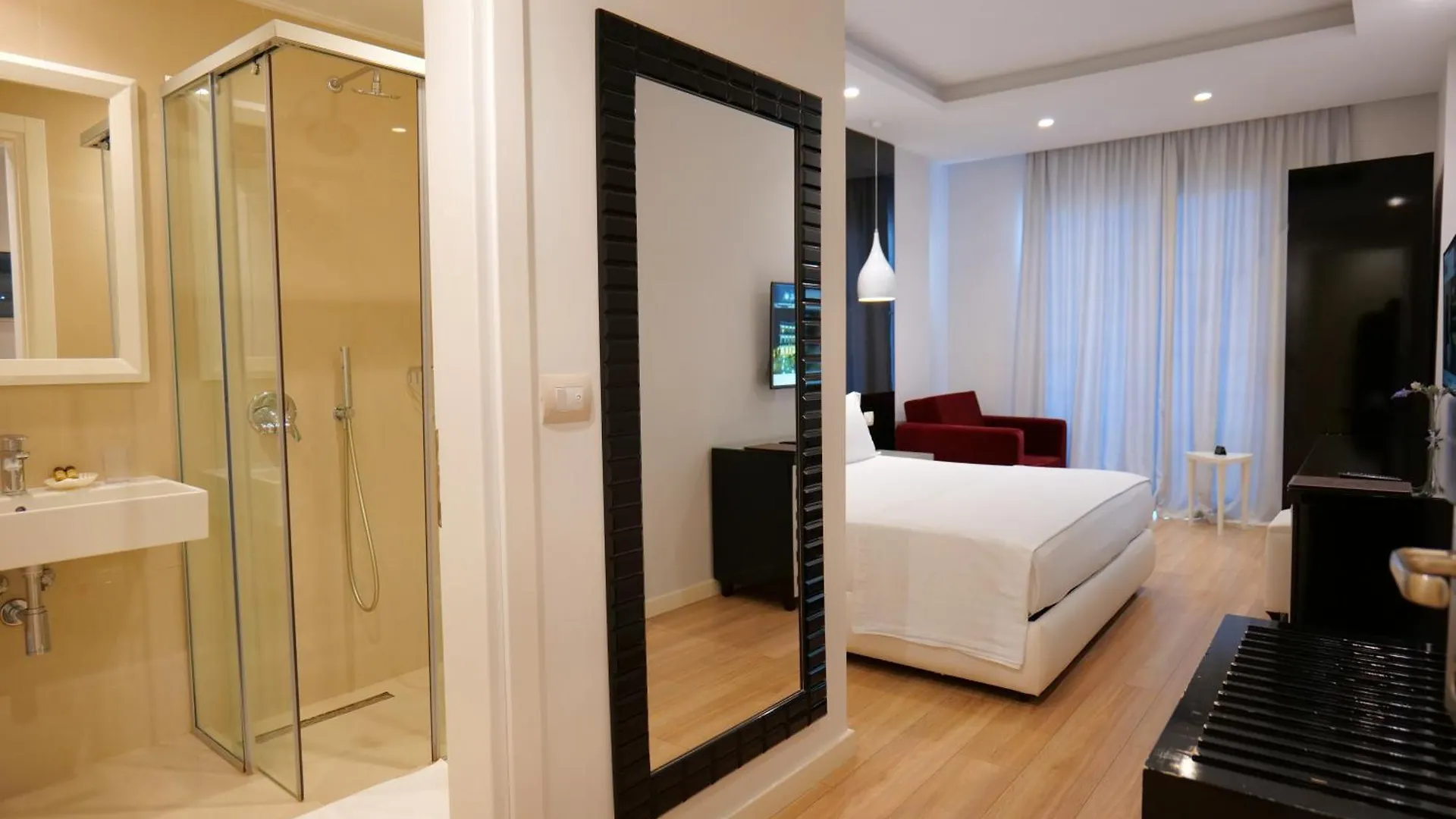 Hotel Luxury Ksamil 4*,  Albania