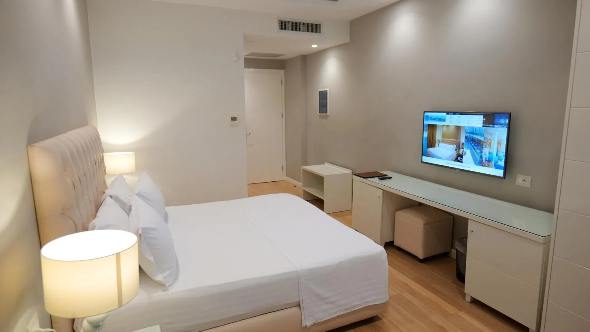 Hotel Luxury Ksamil 4*,  Albania