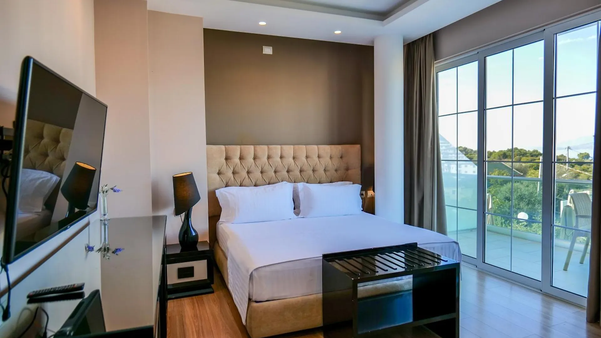 Hotel Luxury Ksamil 4*,  Albania